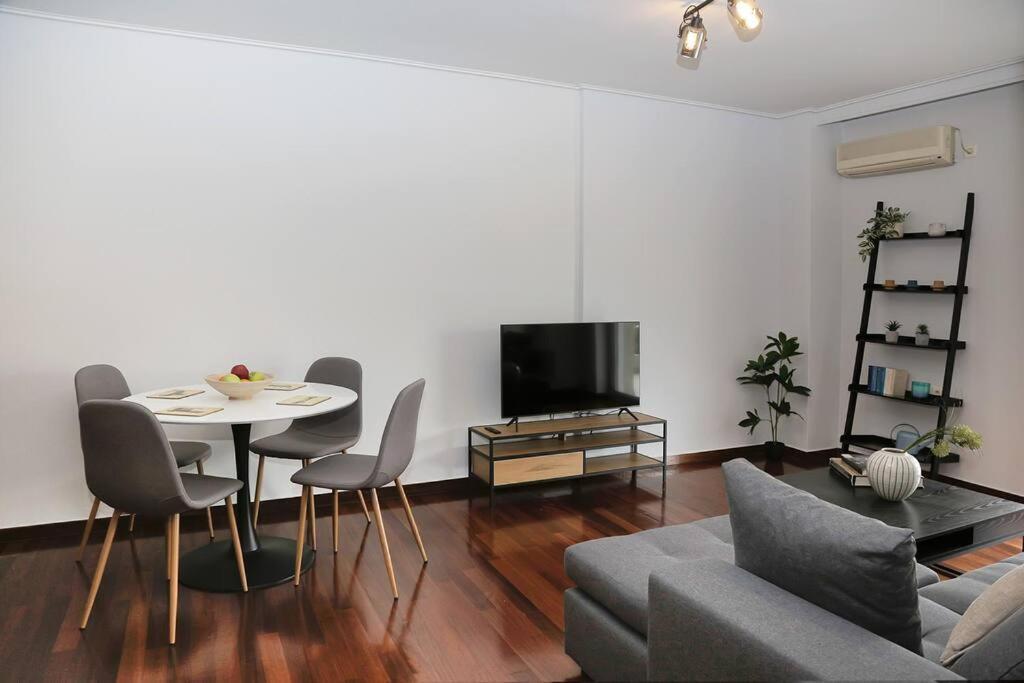 Charming Apartment Near Center Atene Esterno foto